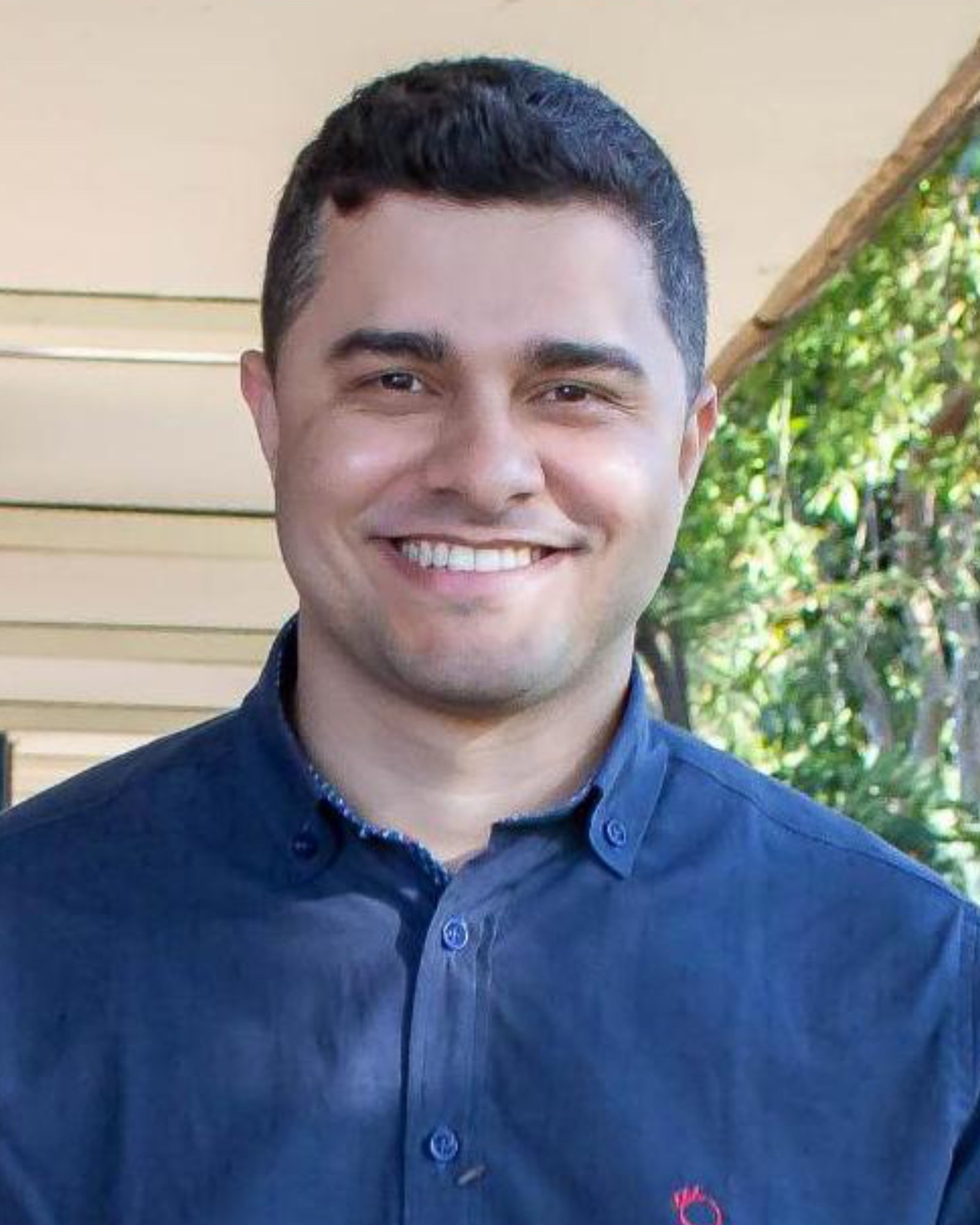 Victor Hugo Braguin
                    Canto